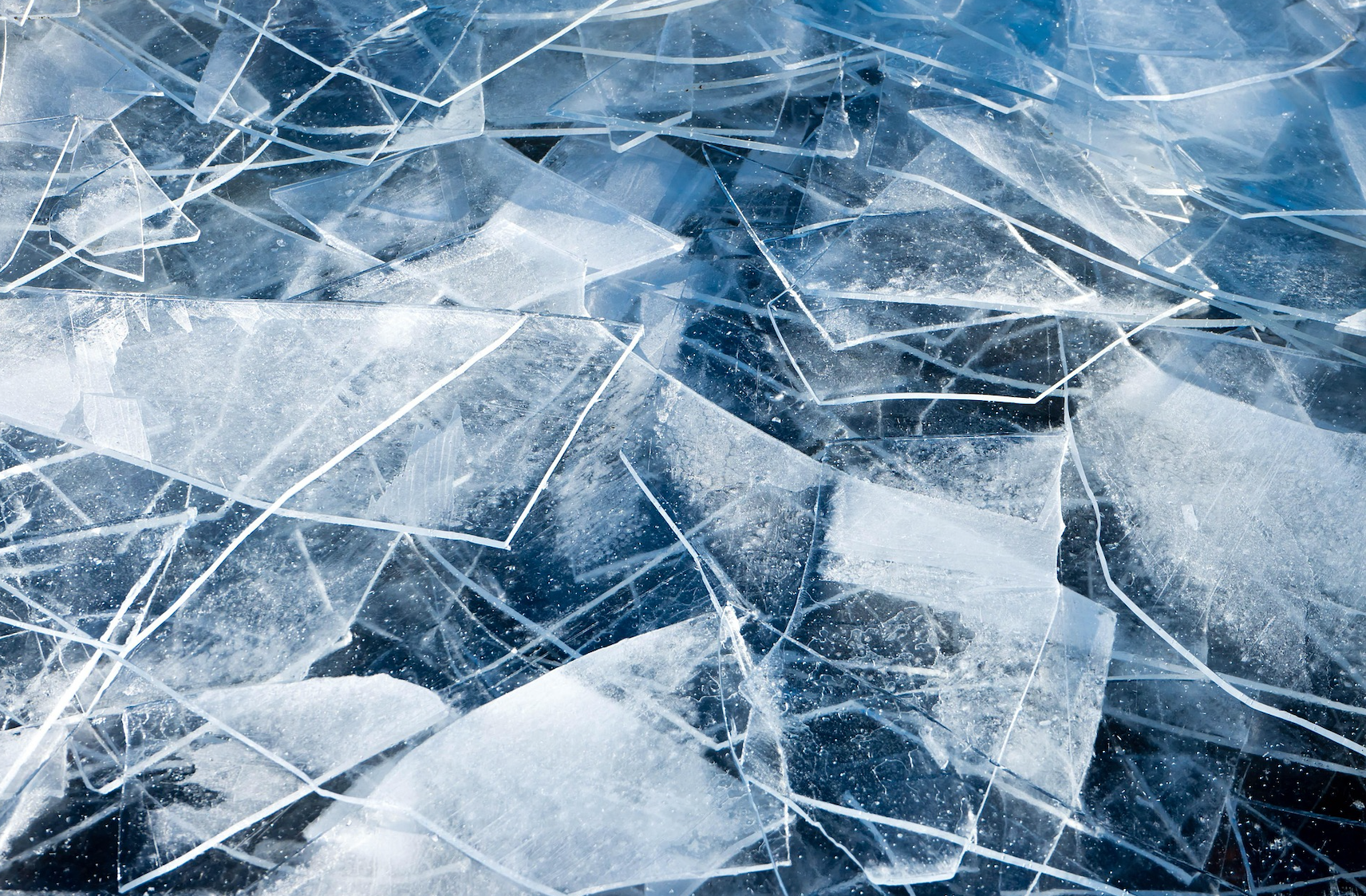 Cracks Beneath the Surface: Mega-Cap Strength Masks a Weakening Market